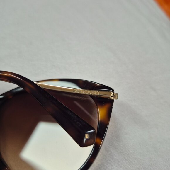 Swarovski Sunglasses with Crystal Swan - Picture 5 of 6